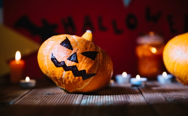 How to decorate your home and business premises for Halloween