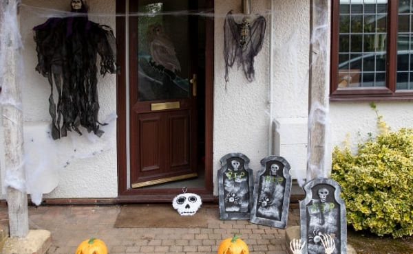 How to decorate your home and business premises for Halloween