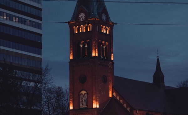 come illuminare una chiesa