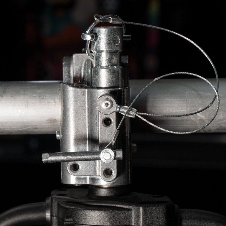 1741000112-gancio-proiettore-studio-clamp-pro-grigio-5-509071.jpg