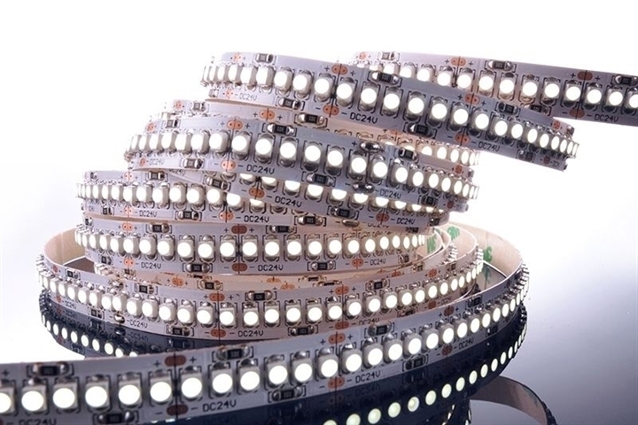 Striscia led flessibile IP20 720LED 3mt. SMD 3528 bianco freddo 24V 19,2W/mt.