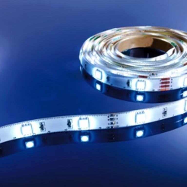 Striscia led flessibile 90LED SMD 5050 IP55 biando freddo 3mt. 12V DC 7,2W/m