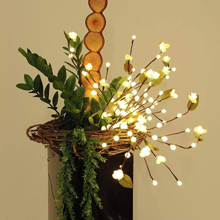 Decorazione con camelia artificiale con led bianco 50cm