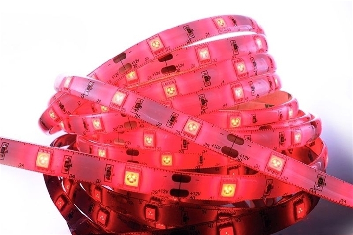 Striscia led flessibile 150LED SMD 5050 IP5 rosso 5mt. 12V DC 14,4W/m