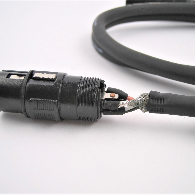 Cavo-dmx-pre-cablato-connettore-5-poli-396487.JPG