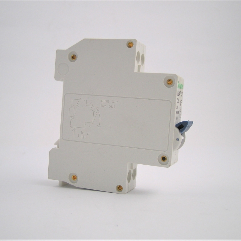 Interruttore modulare 1P+N singolo DZ47-32 C20 230V 4500A