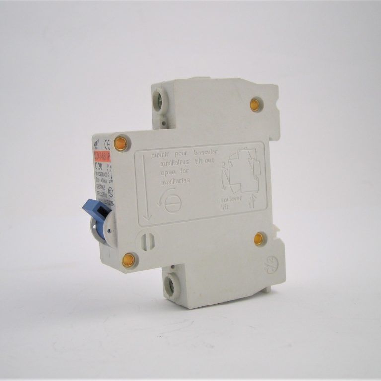 Interruttore modulare singolo DZ47-63/ 1P C20 230/400V 4500A