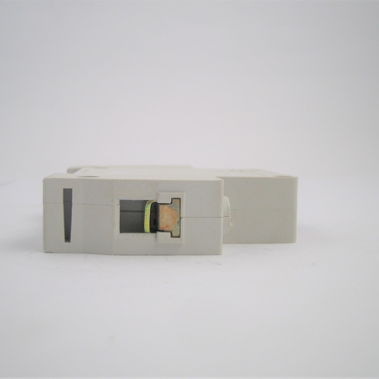 Interruttore modulare singolo DZ47-63/ 1P C20 230/400V 4500A