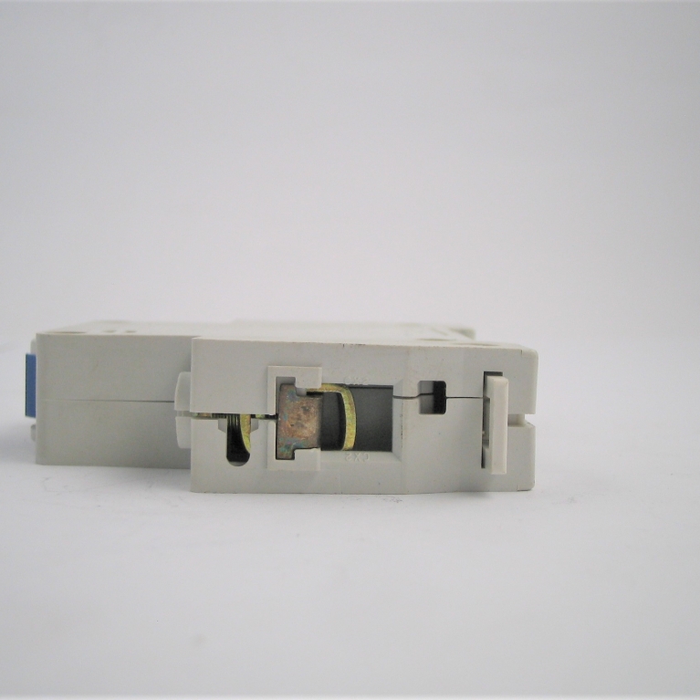 Interruttore modulare singolo DZ47-63/ 1P C20 230/400V 4500A