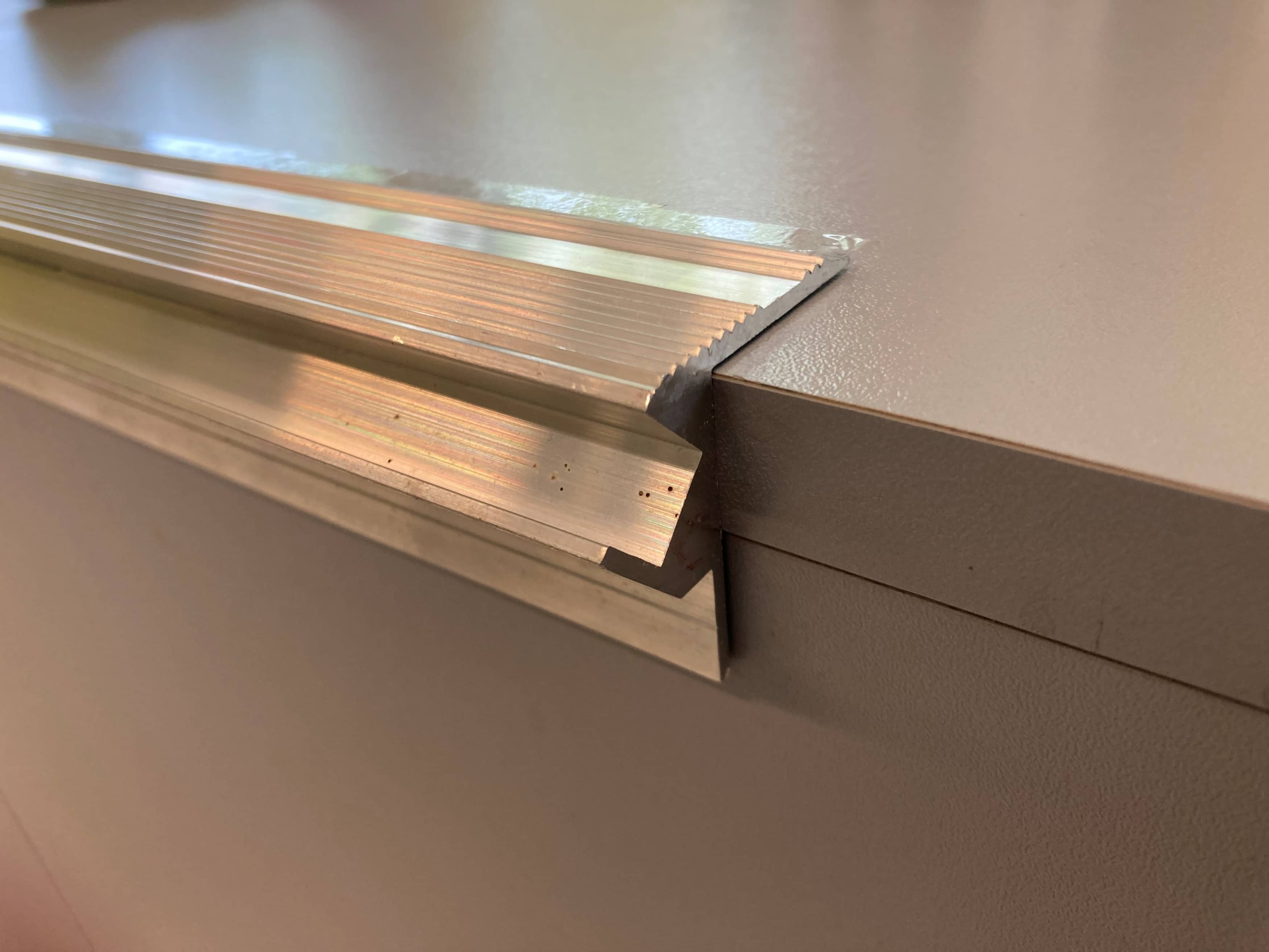 703 Profilo alluminio marca gradino per cut light 2mt